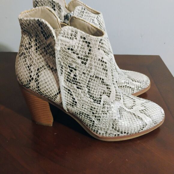 Maurices Gray and White Ankle Booties with Snakeskin Pattern - Picture 9 of 13